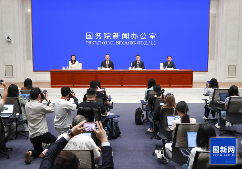 "十五五"时期我国将加快培育"人工智能+""机器人+"等重大应用场景